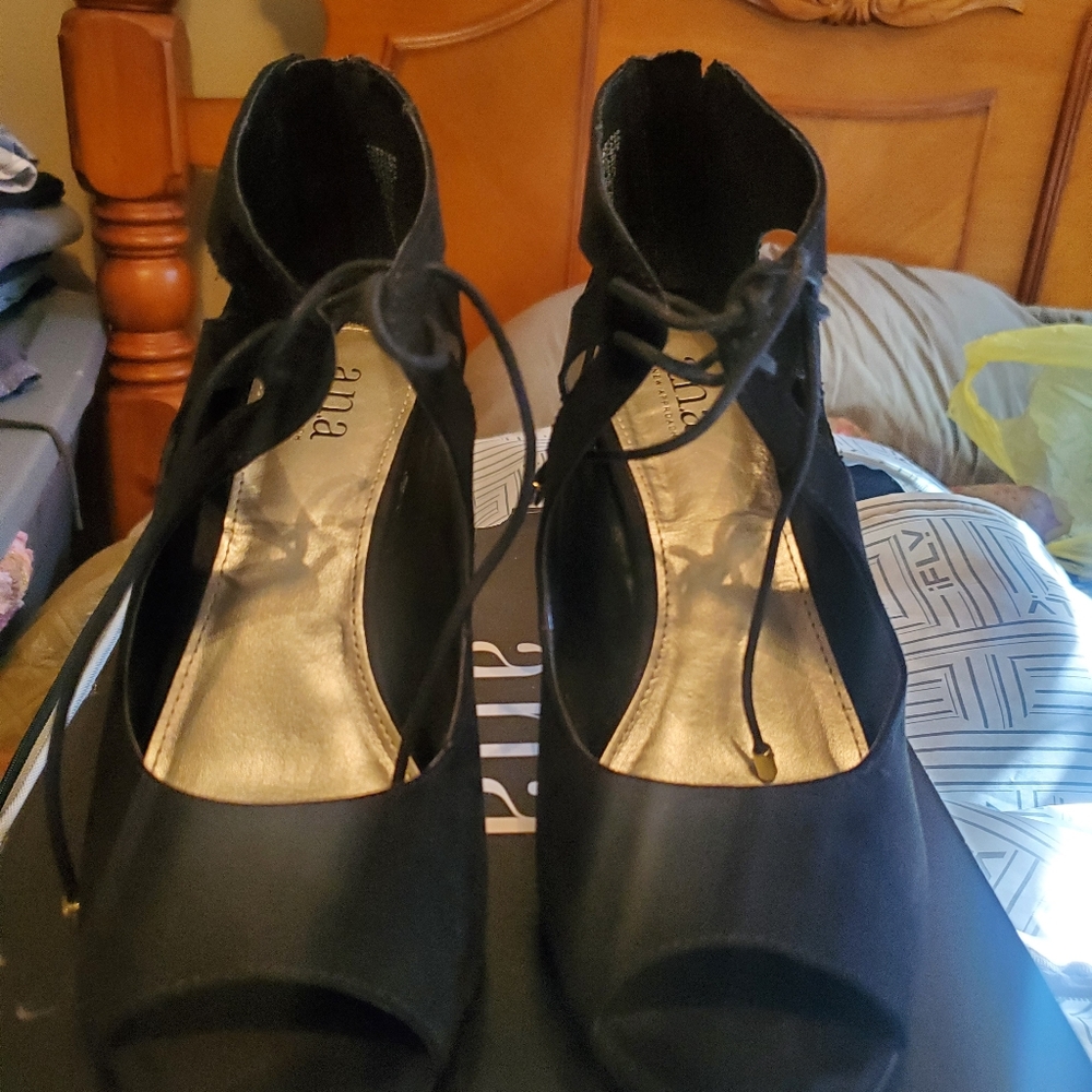 A.n.a chance black 8.5 medium